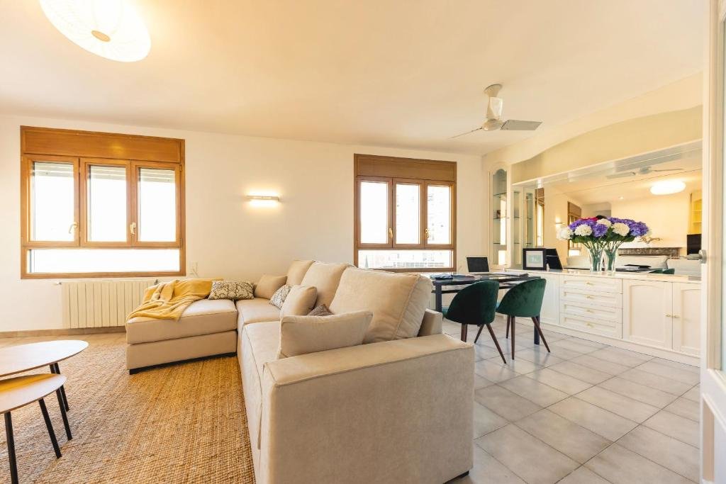 Bravissimo El Lleó, Bright 4-Bedroom Apartment