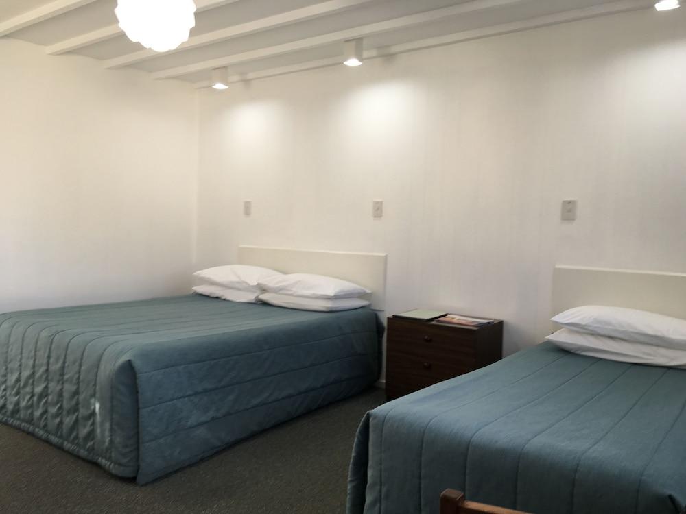 Hotel Gothic Heights Motel