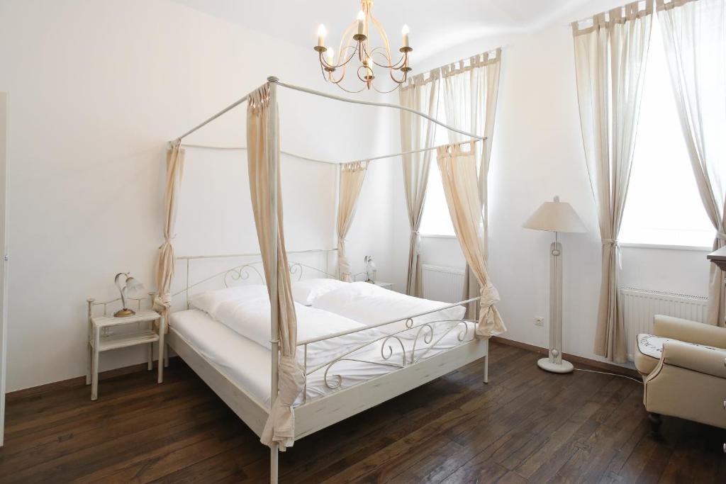 Vintagehome Schonbrunn