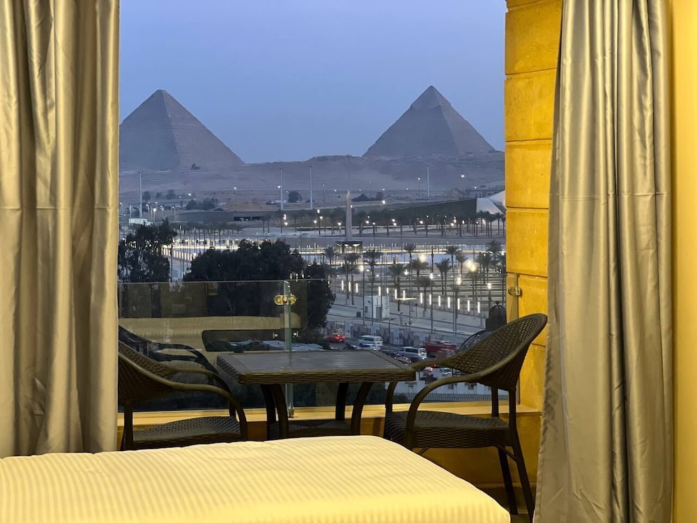 Hotel Asia Grand Museum & Pyramids View