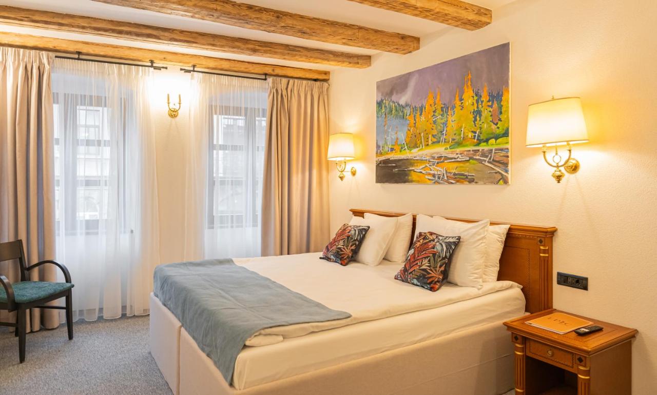 Epic Rooms