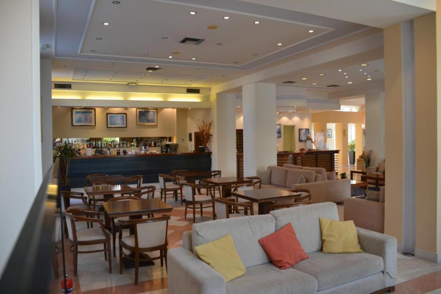 Cnic Hellinis Hotel