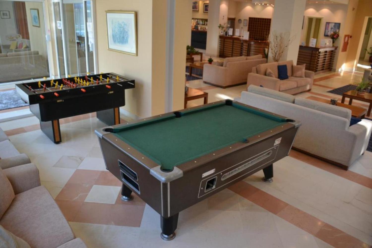 Cnic Hellinis Hotel