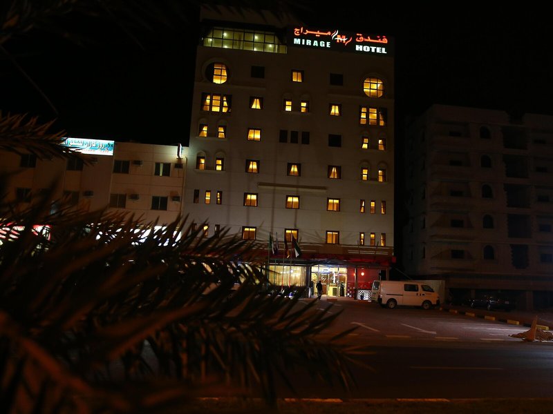 Hotel Mirage Hotel Al Aqah ( 53 Km From City )