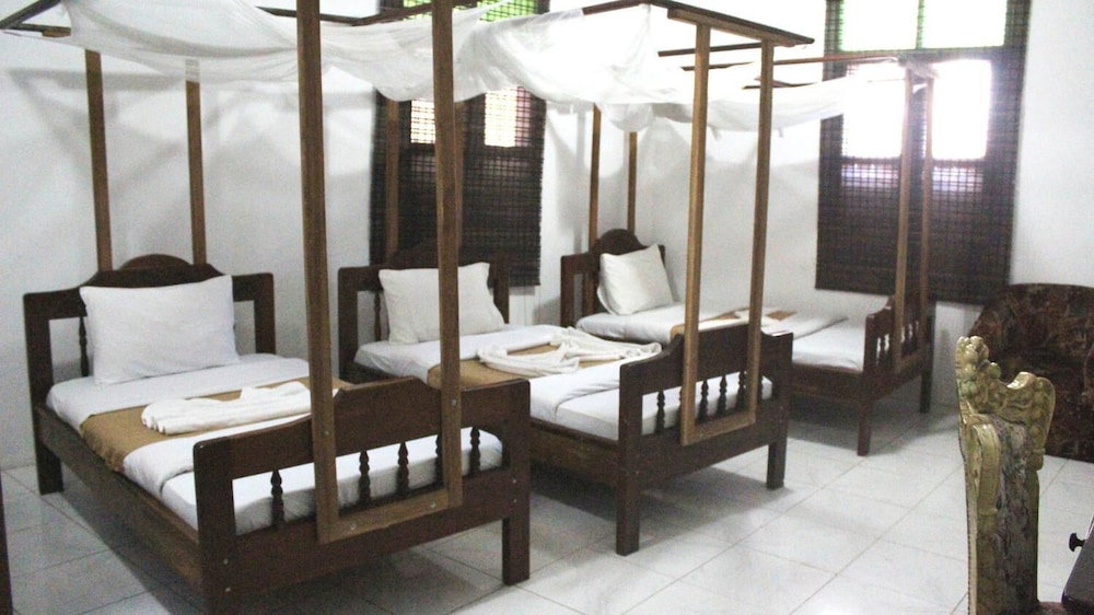 Safari Lodge Hotel