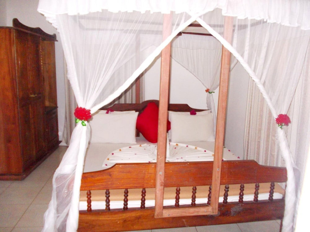 Safari Lodge Hotel
