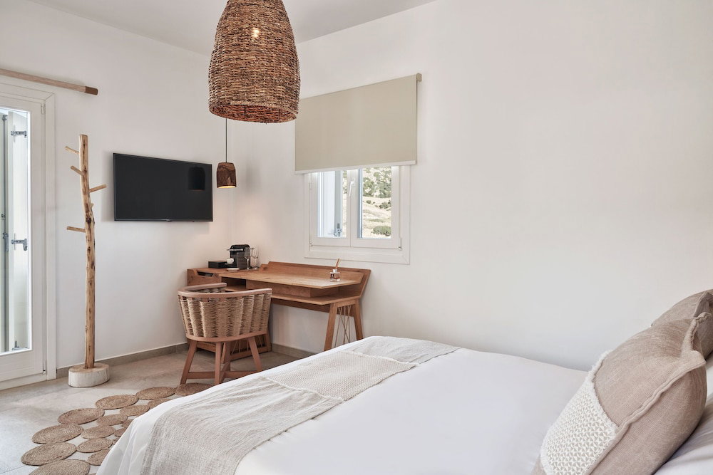 Volcano Luxury Suites Milos