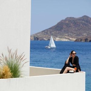 Hotel White Pebble Suites cazare Milos