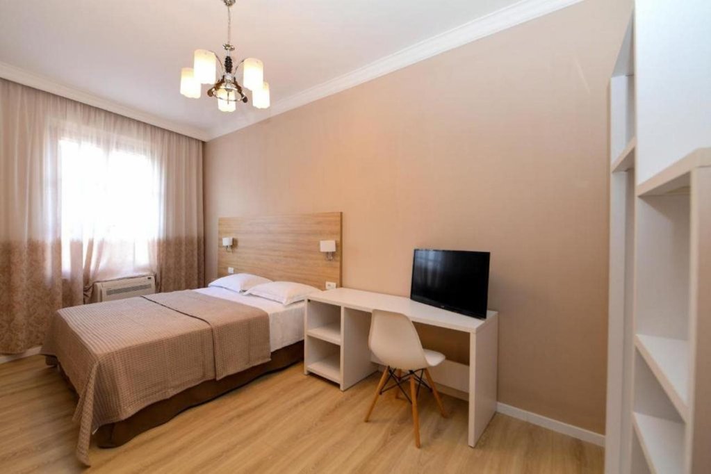 Promenade Hotel