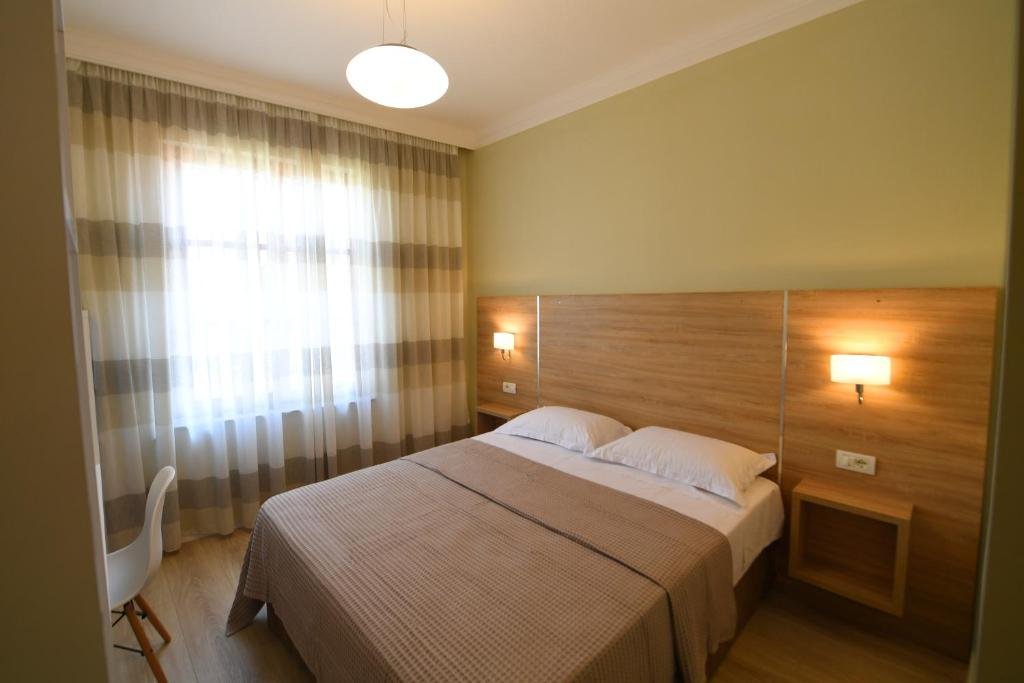 Promenade Hotel