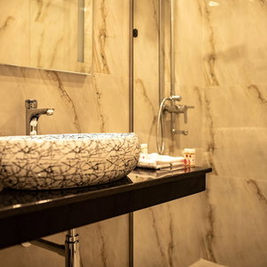 Hotel Royal East Resort cazare Tirana