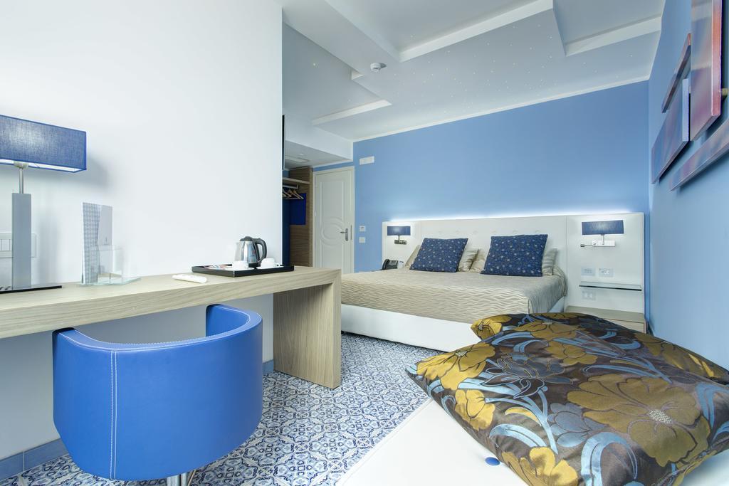 Hotel Lloyd'S Baia Hotel