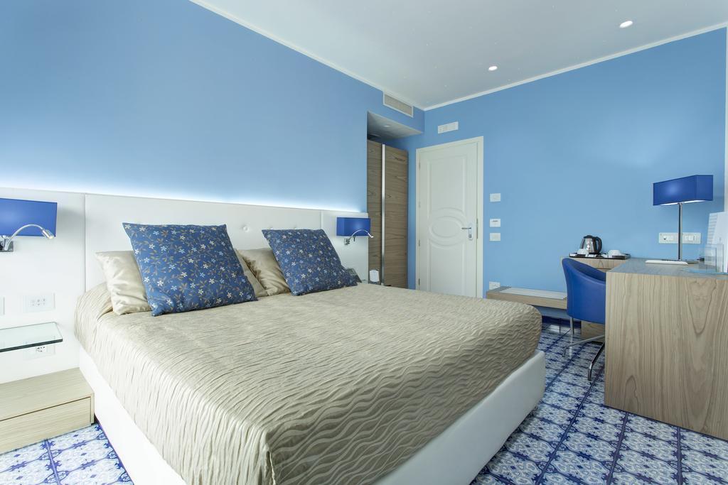 Lloyd'S Baia Hotel