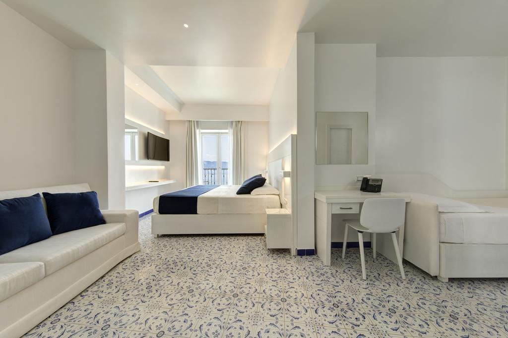 Lloyd'S Baia Hotel