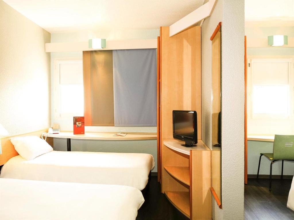 Ibis Orange Centre Échangeur A7 A9