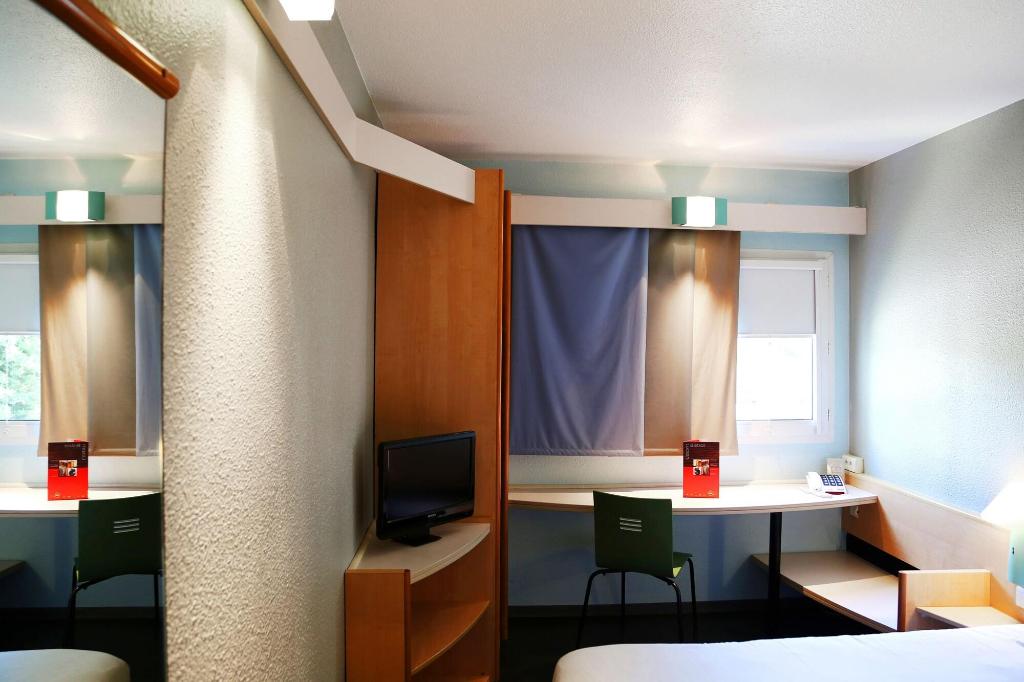 Ibis Orange Centre Échangeur A7 A9
