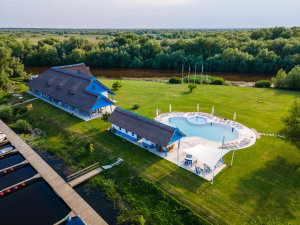 Hotel Cherhana Resort cazare Crisan