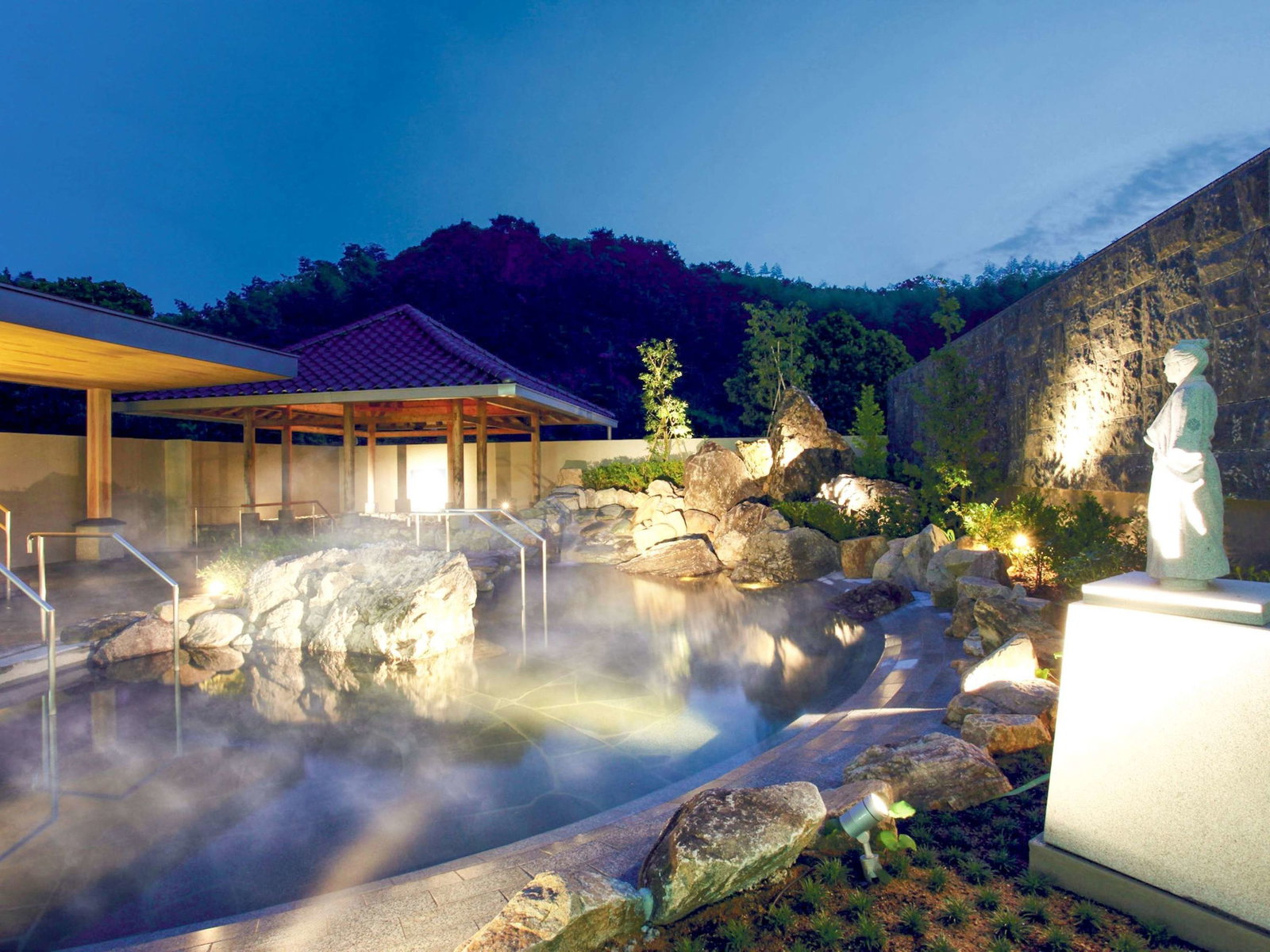 Hotel Mercure Kochi Tosa Resort & Spa