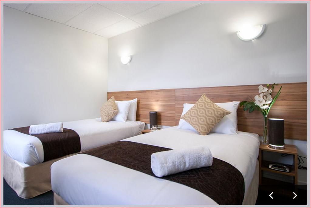 Hotel Ascotia Off Queen