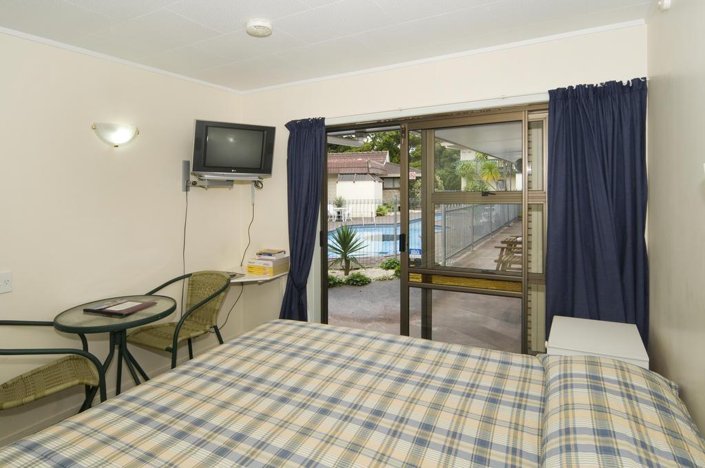 Hotel Dukes Midway Lodge