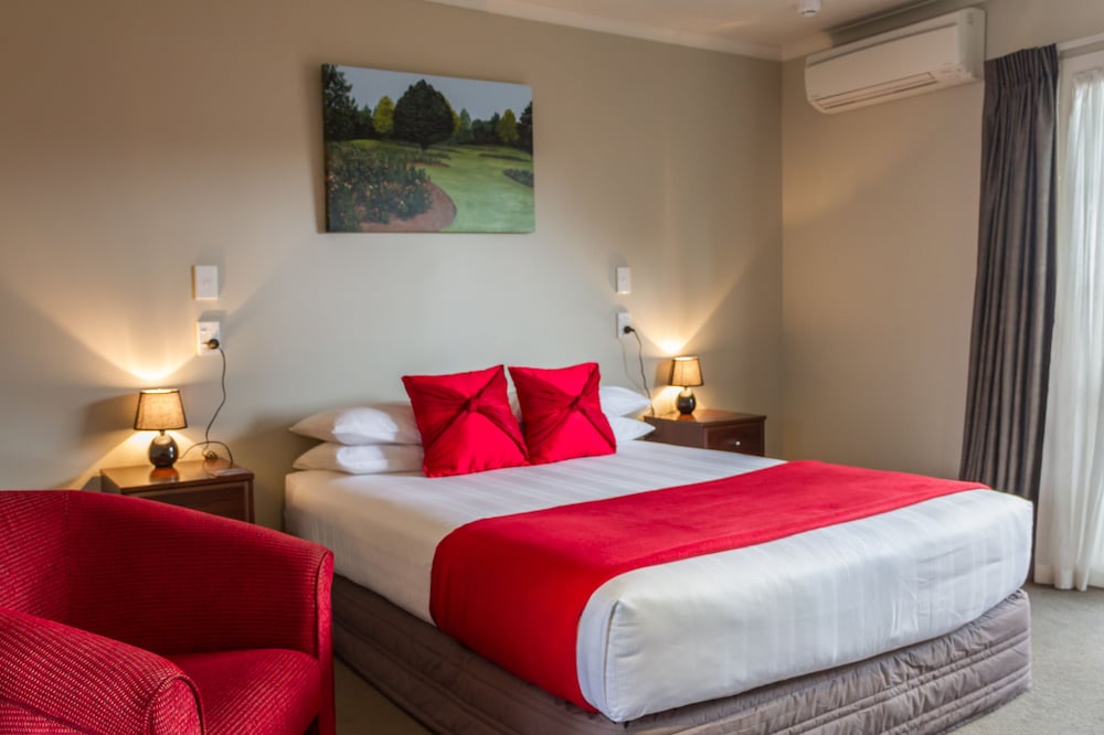 Hotel Albert Court Motor Lodge