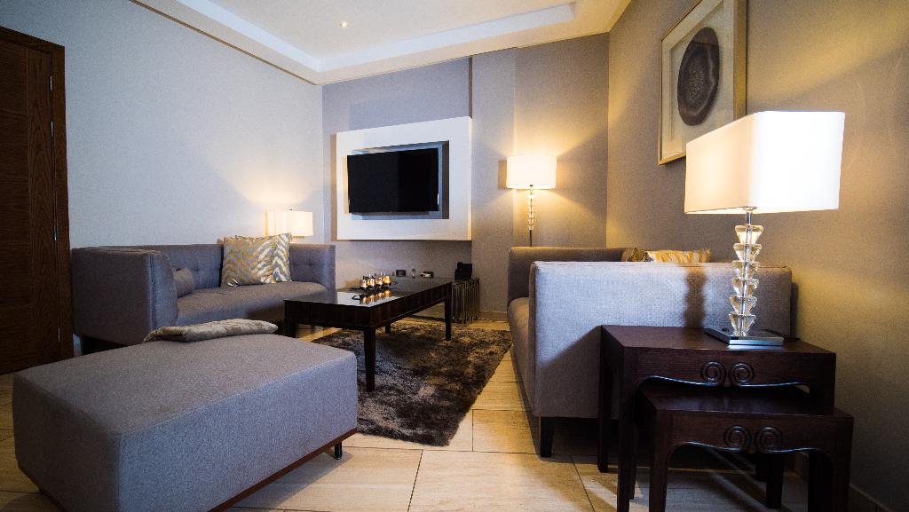 Hotel Oak Plaza Suites