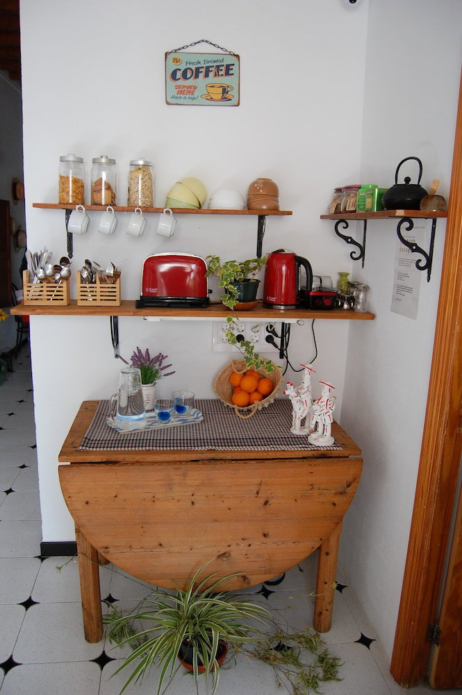 Hotel Hostal Can Tiu