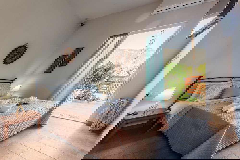 Hotel Summer Rose Garden Getaway - A Step To The Beach