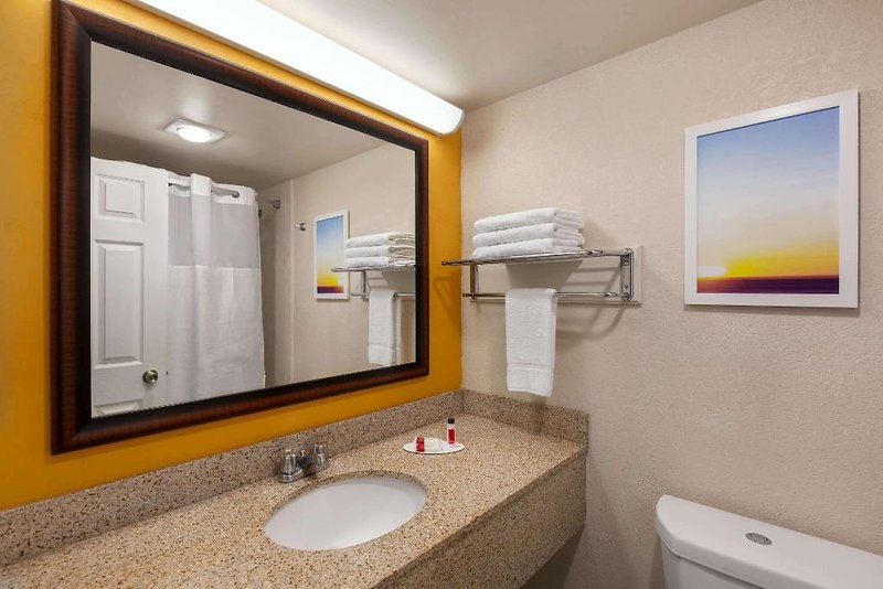 Envision Hotel Miami International Airport