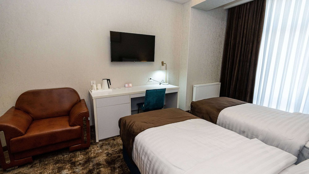 Hotel Garnet Mir Hotel