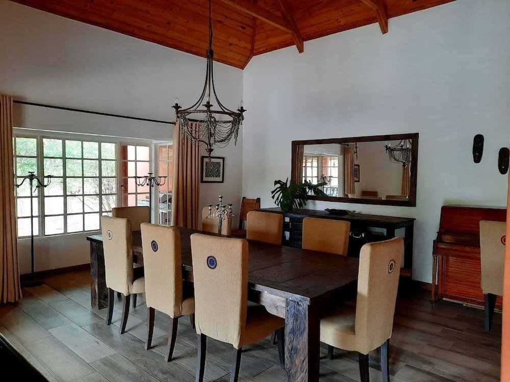Hotel Olerai Lodge(15Kms From Arusha,Tanzania)