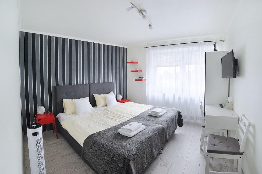 Hotel 7Th Room Guest House