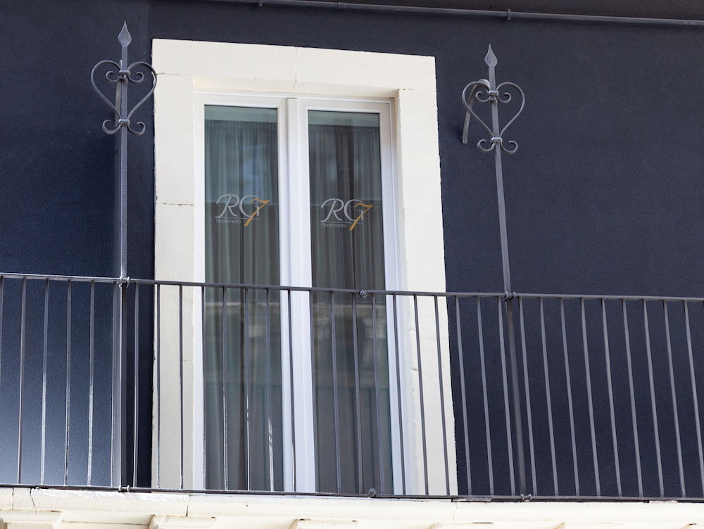 Rg7 Apartments