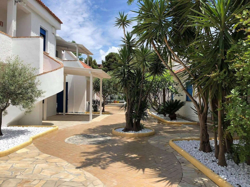 Regent Beach Hotel And Apartments