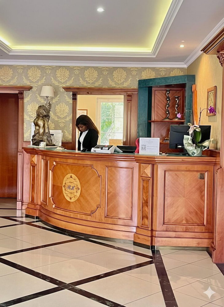 Regent Beach Hotel And Apartments