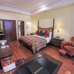 Hotel The Lalit cazare Mumbai