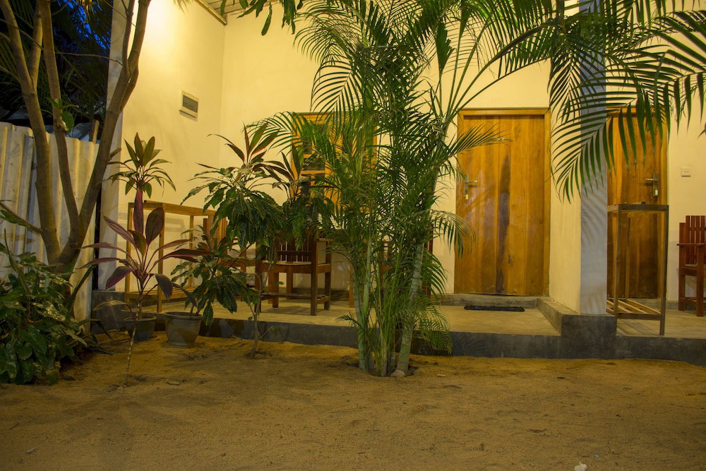 Hotel Eagle Resort Arugambay