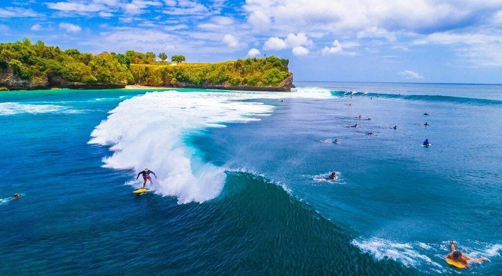Hotel Cross Bali Breakers