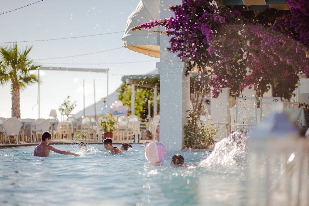 Drymades Inn Resort