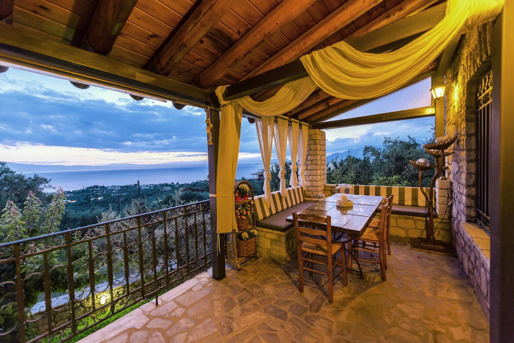 Hotel Majestic Chateau - Spectacular Seascapes & Pool