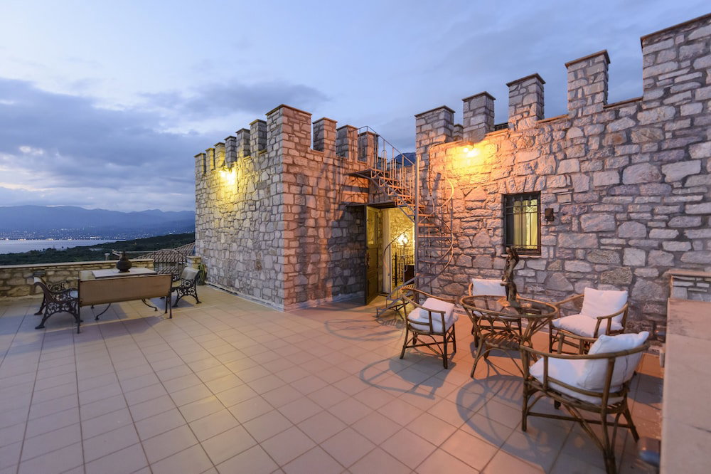 Majestic Chateau - Spectacular Seascapes & Pool