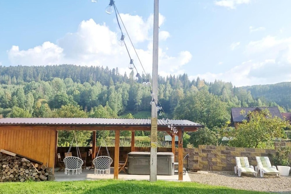 Hotel Bucovina-Mountainhouse-5Br-Fireplace-Hottub-Wifi