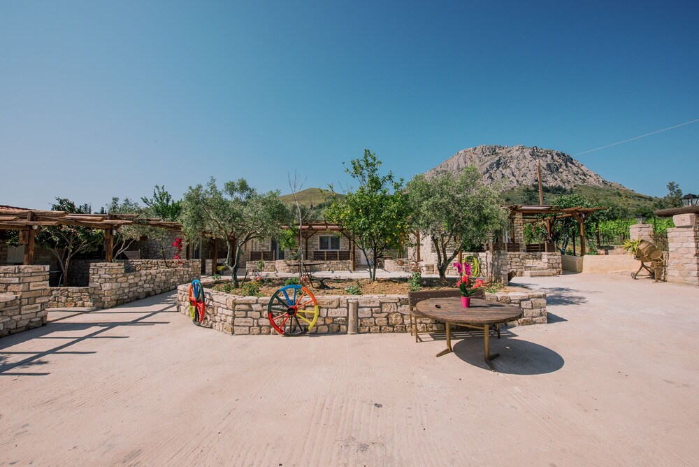 Hotel Acrocorinth Apartments