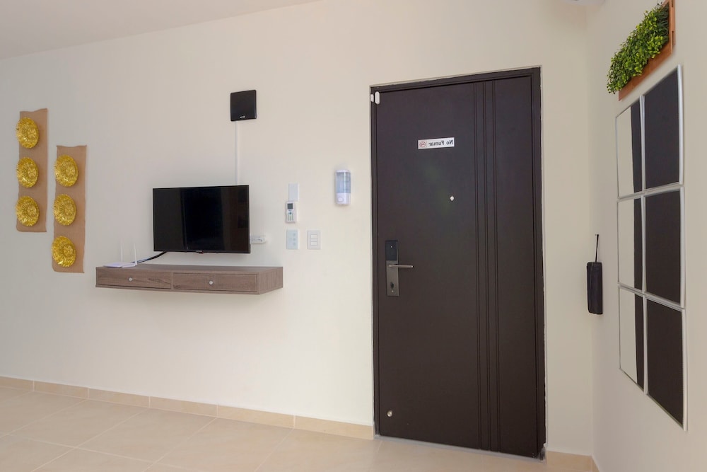 Hotel Breezy & Bright Full Apartment