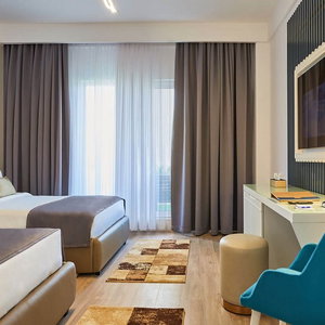 Hotel Lebada Luxury Resort Spa cazare Crisan
