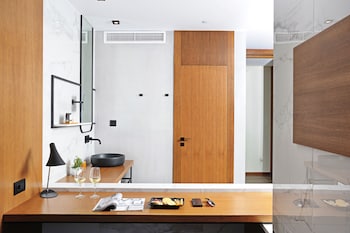 Dyo Suites