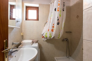 dal travel Lilys Apartments