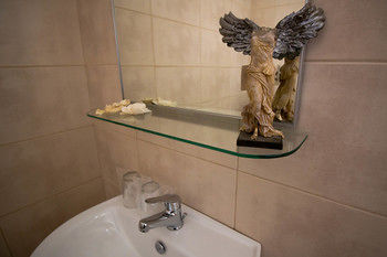 dal travel Adams Hotel
