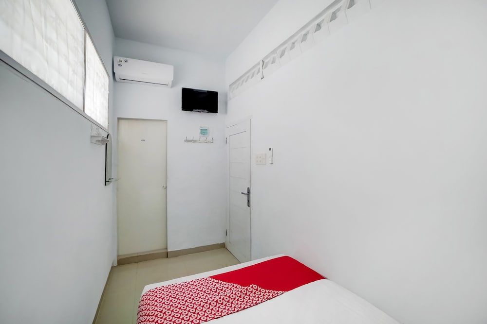 Oyo 90994 Ada Guest House