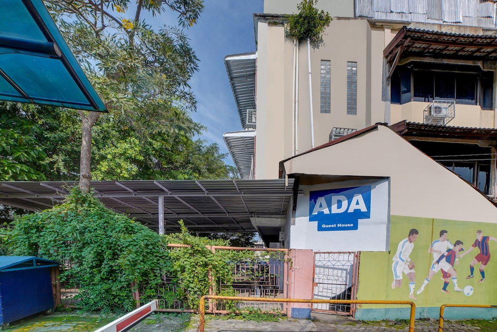 Oyo 90994 Ada Guest House